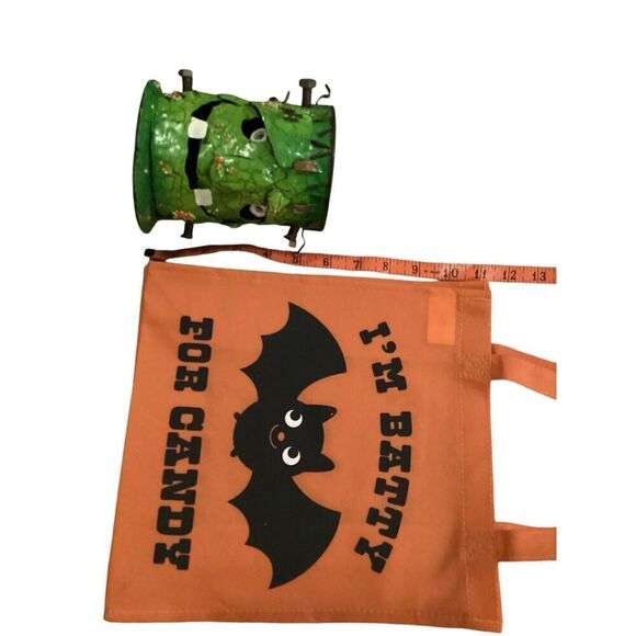 Lot Of 4 Halloween Trick Or Treat Bucket Bag Jar Wall Decor Spooky Holiday - Picture 5 of 12